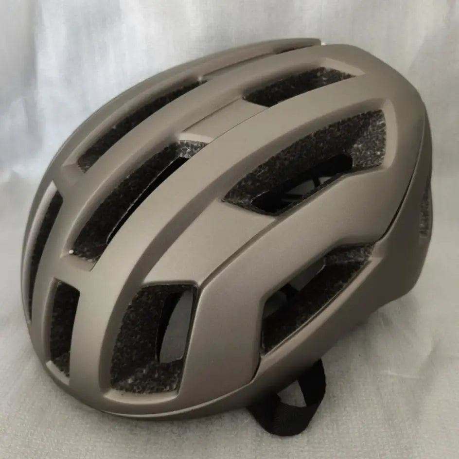 Ultralight Cycling Helmet Men Women Riding Intergrally-molded Mtb Air Bicycle Helmet EPS Road Bike 54-60cm Capacete Ciclismo