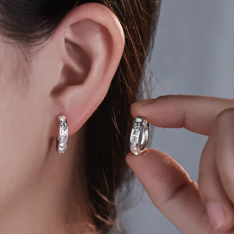 Silvery Round Huggie Earrings for Women Shining Zirconia Lightweight Hypoallergenic Huggie Hoop Earrings Jewelry Party Gifts